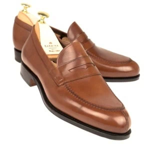 Carmina Penny Loafer 923 en Shell Cordovan Bourbon